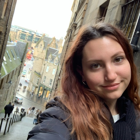 Hi! I'm Anna! Come shop my closet! - Picture 2 of 2